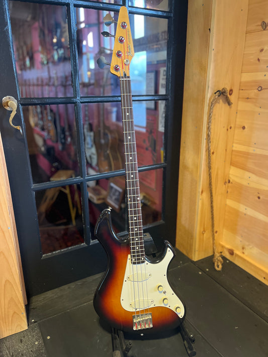 Fender Performer Bass Sunburst